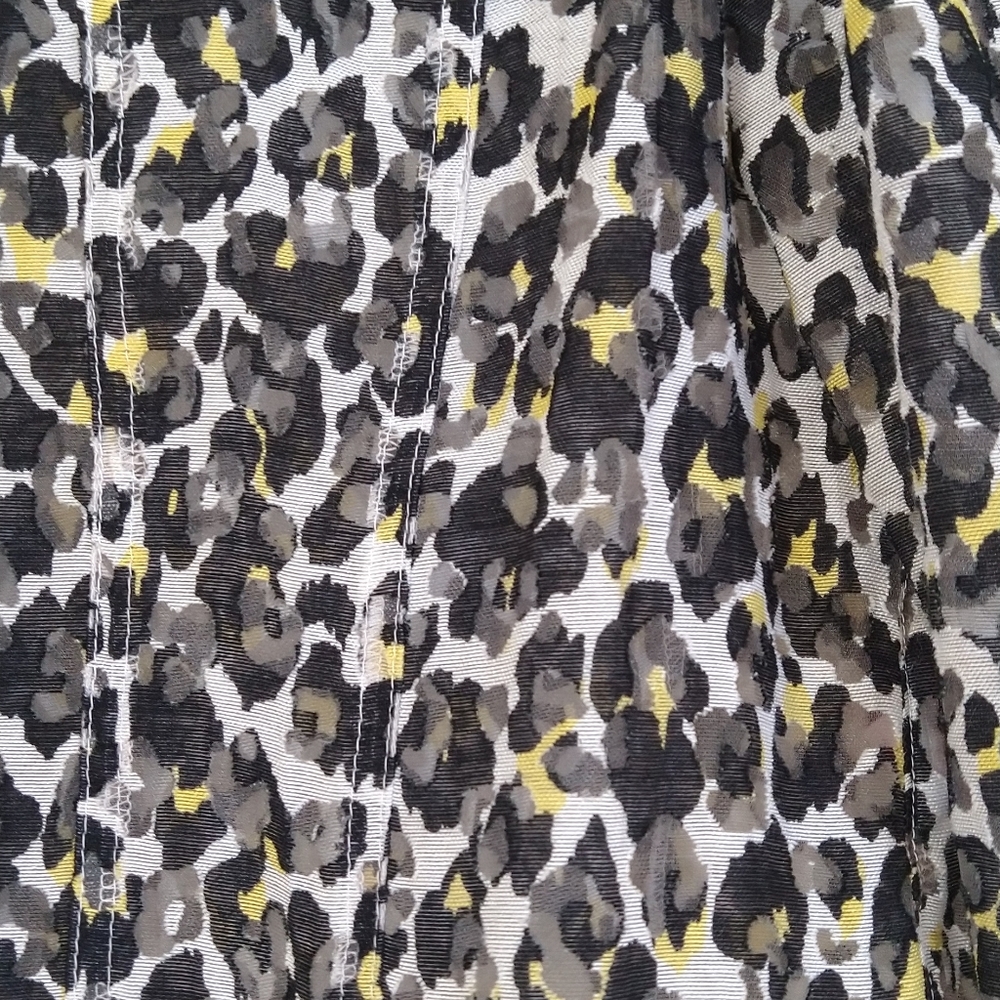 Ruby Rd. Animal Print Cropped Blouse. 3/$25 - Picture 3 of 5